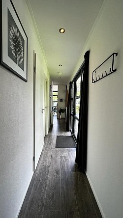 Flur (Blick in Richtung Ess- und Wohnzimmer